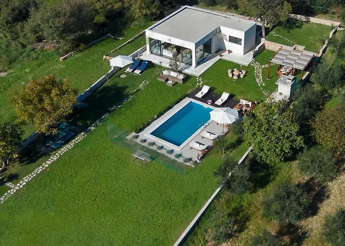 فيلة Luxury Luminosa